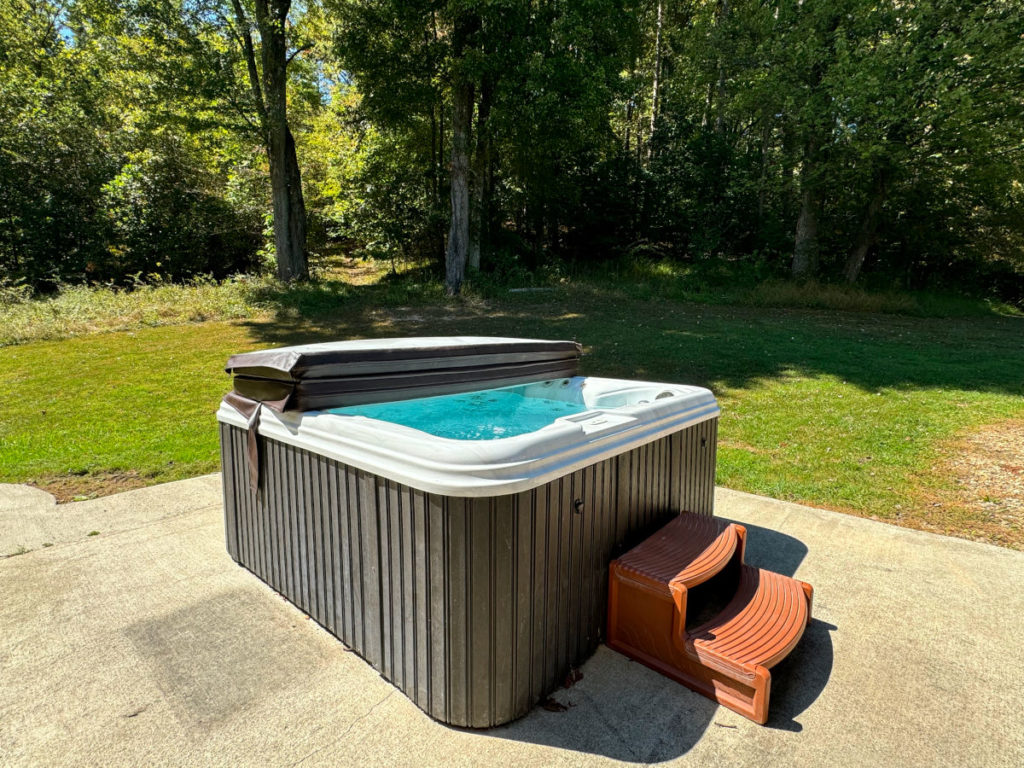 Mountain Lodge hot tub