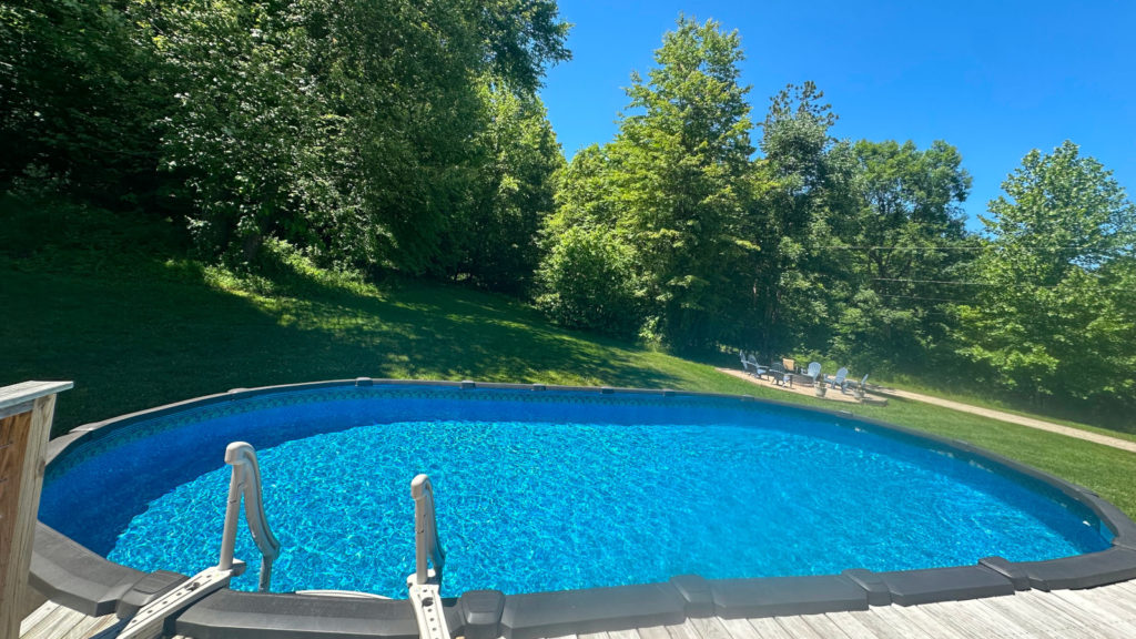 Fenced Outdoor Swimming Pool Mountain View Lodge