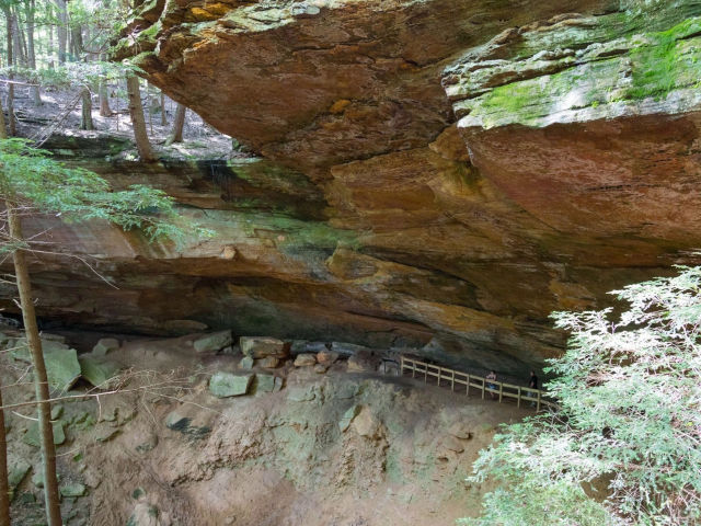 Whispering Cave 1st Choice Lodging