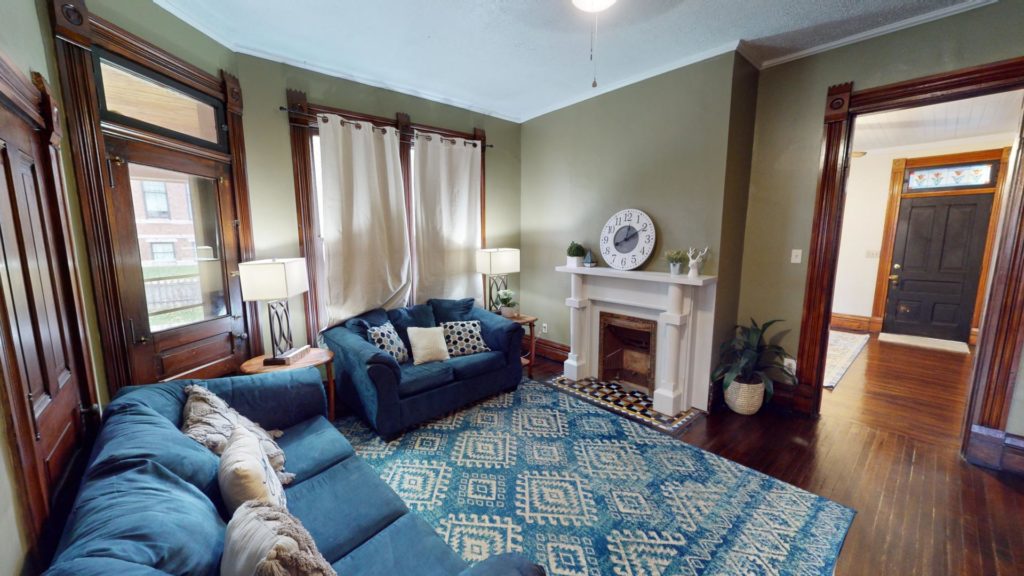 2 Bell House 1st Choice Lodging