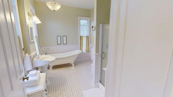 Tulip Tree Room 10