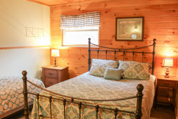 Hawk's Nest Cabin 35