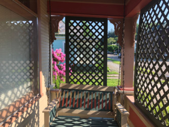 Primrose House 7 Primrose Bed and Breakfast Hocking hills swing