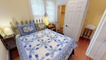 Garden Room 6 Posy Room Primrose bed and breakfast