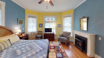 Path Room 5 Lane Room Primrose bed and breakfast