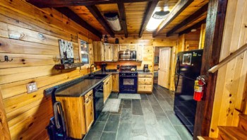 Rusty Lantern Cabin 17