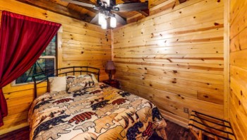 Rusty Lantern Cabin 26