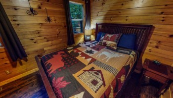 Rusty Lantern Cabin 28