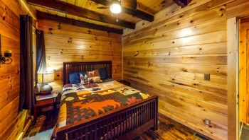 Rusty Lantern Cabin 30