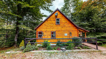 Rusty Lantern Cabin 7