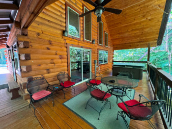 Rusty Lantern Cabin 10